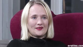 Die schwangere Lena W macht es sich selbst