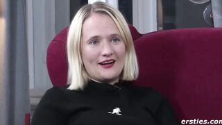 Die schwangere Lena W macht es sich selbst