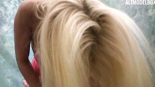 SMOKING BOMBSHELL BLONDE BAE USING SEX MACHINE