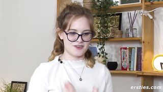 Naturmädchen Luna verwönt sich mit dem Zauberstabvibrator