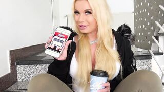 Blonde bodybuilding skank fucks with a tall dude on the sex date