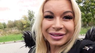 Blonde bodybuilding skank fucks with a tall dude on the sex date