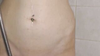 Blonde showers her vagina and stimulates it