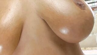 Voluptuous natual melons british 19 year old got banged into bath-tub