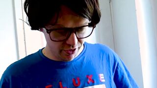Stunning UK babe sucks off a nerd while GF watches the telly