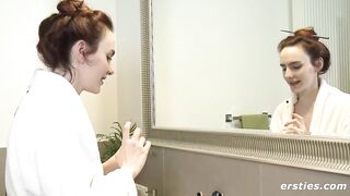 Claudia nimmt euch mit unter die Dusche
