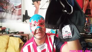 Enseñando mis nuevas mascaras. No sexo.