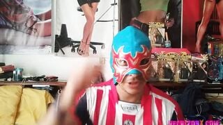 Enseñando mis nuevas mascaras. No sexo.