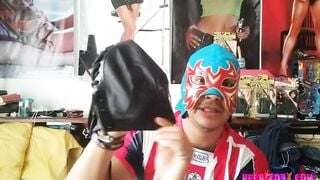 Enseñando mis nuevas mascaras. No sexo.
