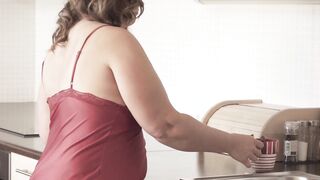 Busty fat MILF Diya pussy plays solo in the kitchen