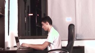 Twink receives cum in mouth from daddy after bareback sex