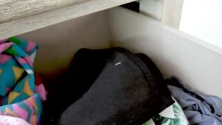 teen stepsister deepthroats a big dick