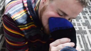 Feet licking and toe sucking with a dude going down on bear