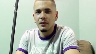 Latin amateur loves to show off his cock and his sexy body