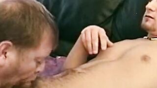 Amateur jock cock sucked off by mature homosexual