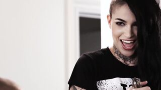 Emo slut loves banging fat bitch with a strapon from behind