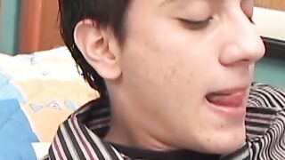 Latino twinks are taking turns nailing their assholes deep