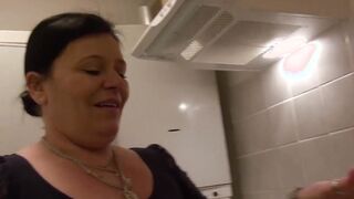 Natural tits mature Melinda Moore plays with her juicy pussy