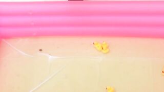 Japanese hotties showing off their peeing skills
