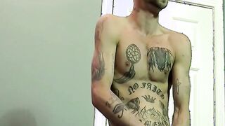 Tattoed guys Jarvis getting sweet blowjobs and handjobs
