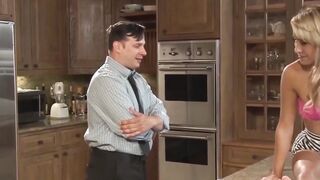 Blonde stepdaughter seduces heer stepddady in fuck affair
