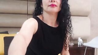 Amateur Latina mature masturbates on webcam
