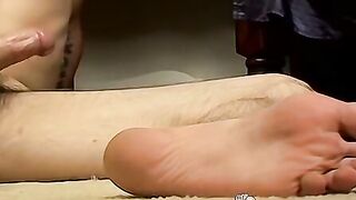 Feet worshiping amateur strokes cock to his own feet
