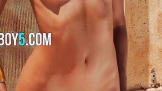Petite latina Katherinne Sofia stripping