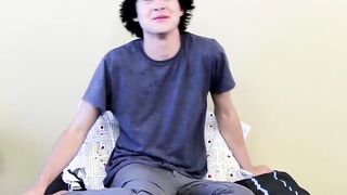 Handsome Justin Cummings stuffs his asshole with a dildo