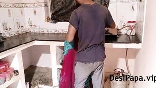 गरम भाभी की रसोई मई मस्त चुदाई डोग्गिस्टीले मई इन फुल हिंदी