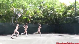 Hazing babes eating snatch on a tennis court
