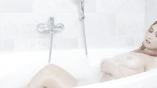 Look at the way delicious and elegant hot Iris Kiss Kiss puts right into the bathtub. The warm water slips
