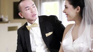 Italian bride buttplugged on the wedding