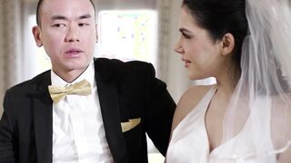 Italian bride buttplugged on the wedding
