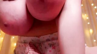 Giant natural tits amateur babe gets her tits tied up