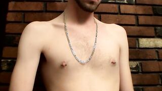 Bearded straighty wanks off his big cock and cums