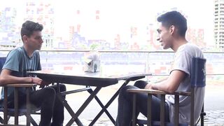 After having drinks outside these two twinks have hot sex