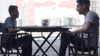 After having drinks outside these two twinks have hot sex
