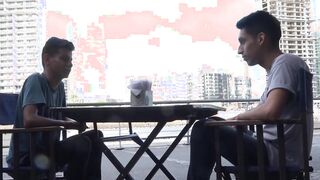 After having drinks outside these two twinks have hot sex