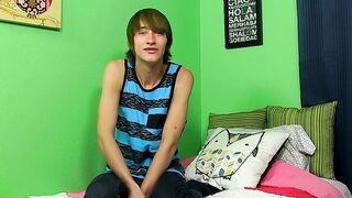 Adorable twink fella Kyle Eldritch jerks it off for the fans