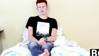 Twink Dylan Mermaid takes a break to jerk it off for fans
