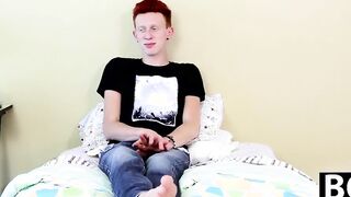 Twink Dylan Mermaid takes a break to jerk it off for fans