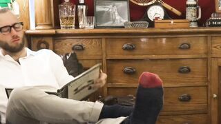 Skinny youngster cums while barebacked by stepdaddy
