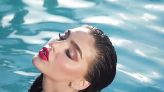 Gorgeous MILF babe Emjay Rinaudo solo