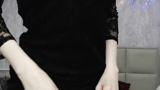 Amateur babe shows bra and boobs on webcam