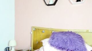 Amateur beauty in lingerie masturbates on webcam