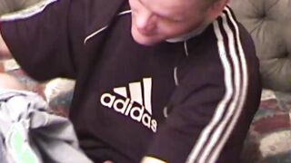 Amateur dude jerks off as he receives balls licking treatment
