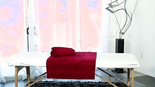 Bombshell barely legal Goddess Jojo Kiss fucked by her grind therapist