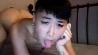 asian very hairy plays with pussy on cam