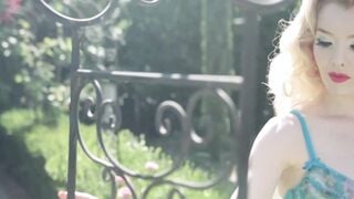 Perfect tits teen model shows her body